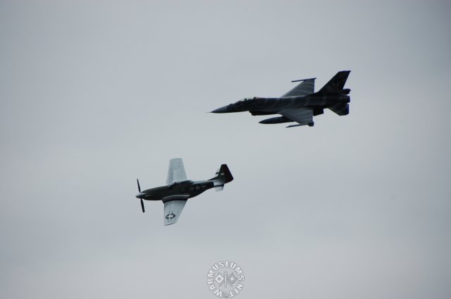 f16andp51dmustang.jpg