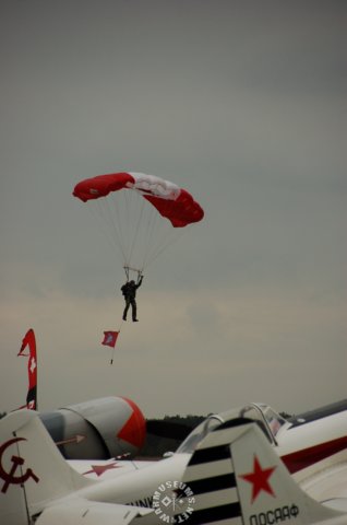 paratrooper4.jpg