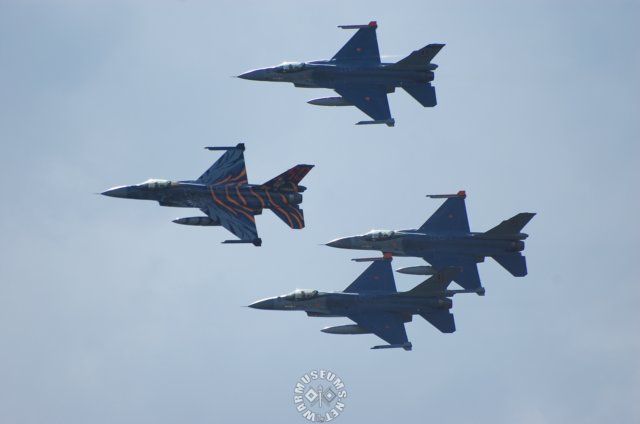 fourf16.jpg