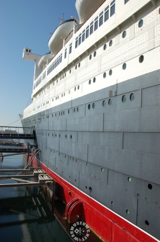 queenmary2.jpg