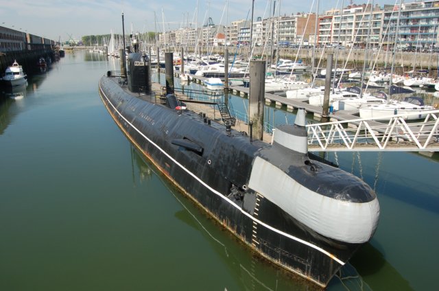 submarinerightfrontview.jpg