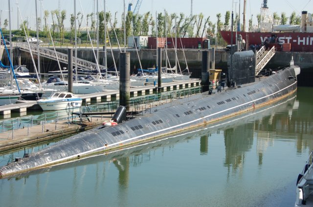 submarinerightrearview.jpg
