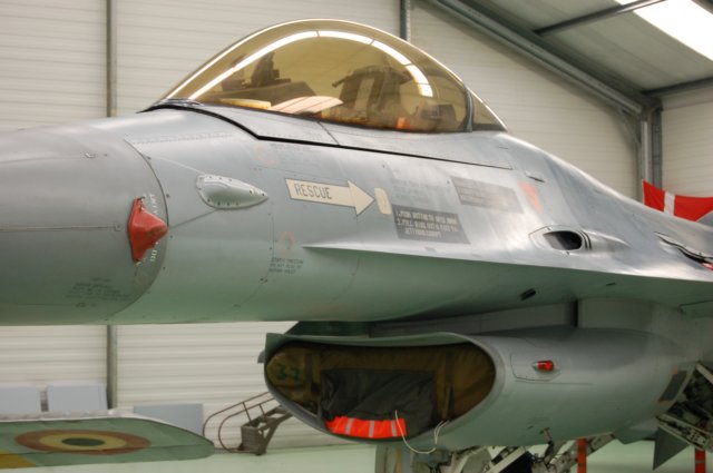 f16cockpitview.jpg