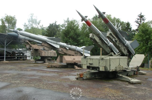 antiaircraftmissilesystems125nevasa3goaontherightwiths75volchovsa2guidelineontheleft.jpg