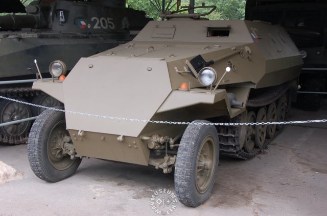 armouredpersonnelcarrierot8102.jpg