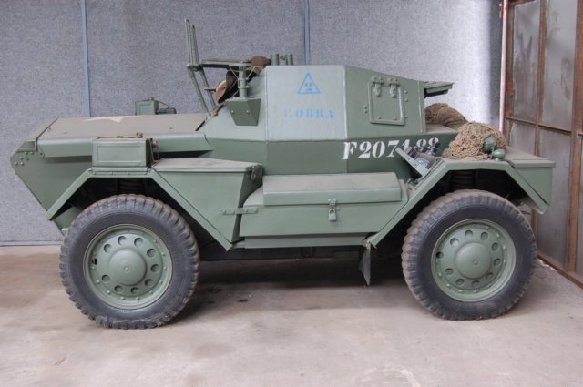 britishdaimlerdingowithusmarkingsrightsideview.jpg