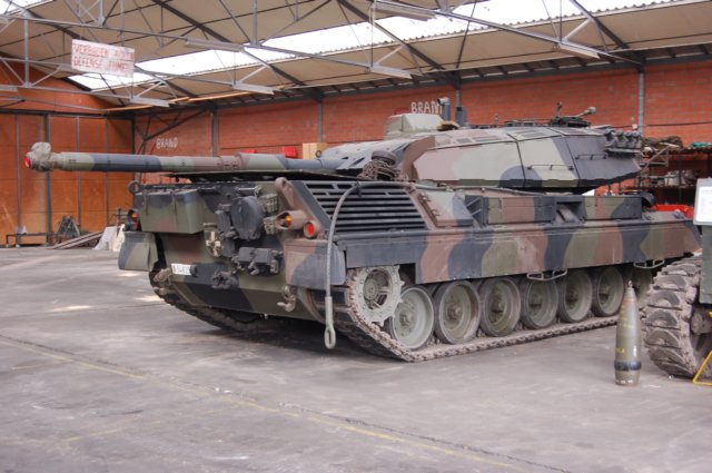 leopard1a5leftfrontview.jpg