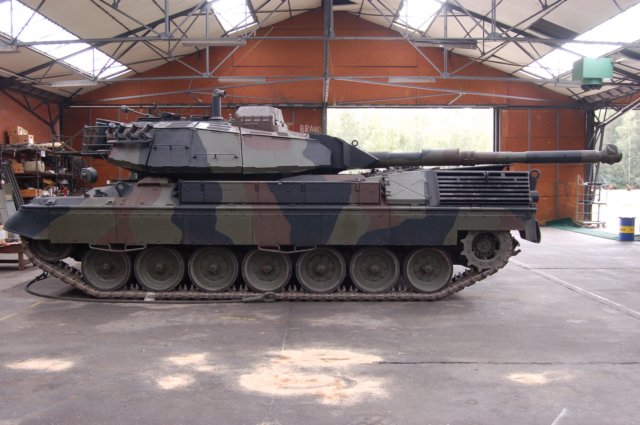 leopard1a5rightsideview.jpg