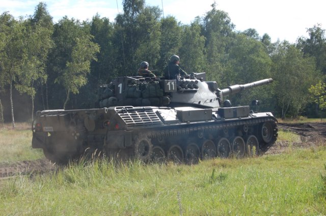 leopard1rightsideview2.jpg