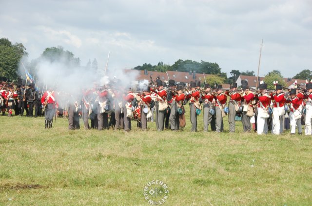 britishlineinfantryshootingatfrenchsoldiers.jpg