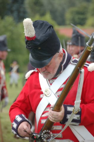 britishsoldierarminghismusket.jpg