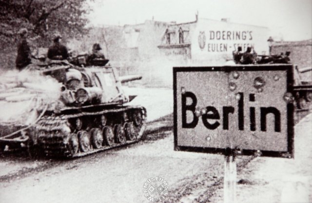 sovietisu152antitankinberlin19452.jpg