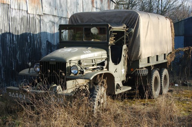 gmc25ton6x6cargododgetruckleftfrontview.jpg