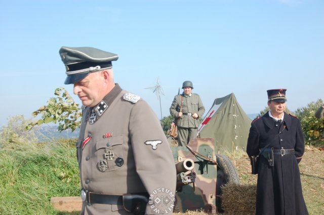 germanofficerandbelgianpolice.jpg