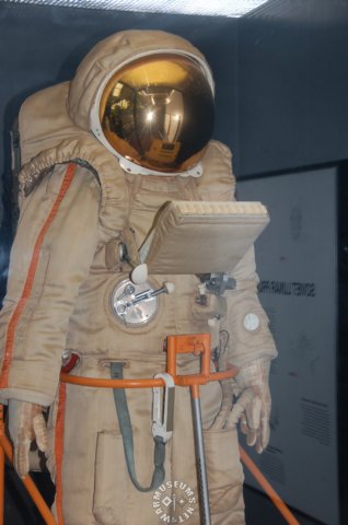 astronaut.jpg