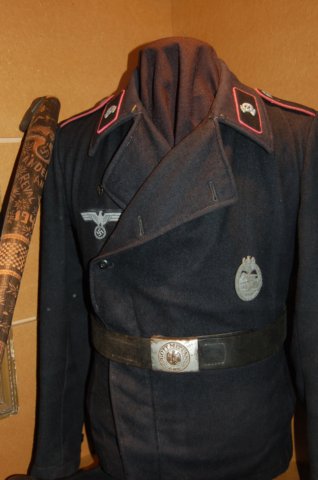 83 panzer uniform ( with death's head symbol used by ancient Hussar units)