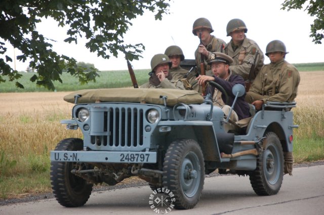 usnavyjeep.jpg