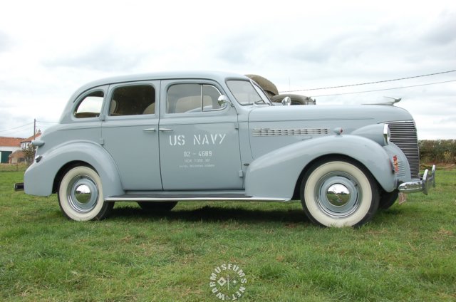 usnavy1939chevroletmasterdeluxesedanrightsideview.jpg