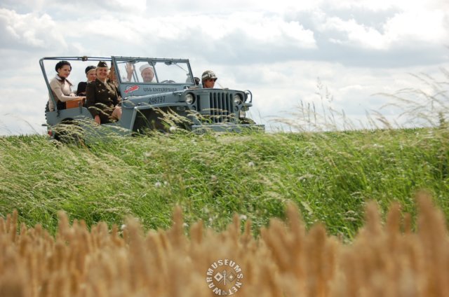 usnavyjeep.jpg