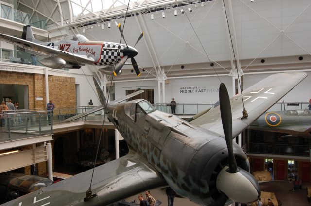 p51dandfw190afrontview.jpg