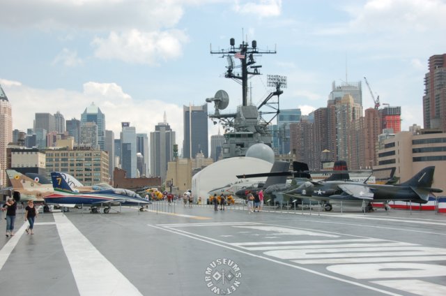 flightdeck.jpg
