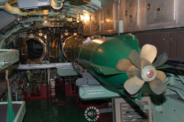 submarinetorpedo.jpg