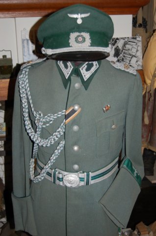 germanofficeruniform.jpg