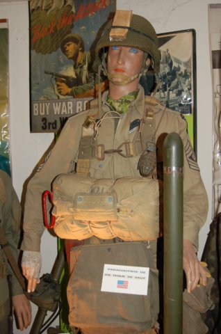 usparatrooperwithbazooka.jpg