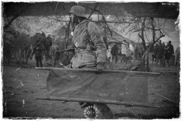 germansoldierwithstretcher.jpg