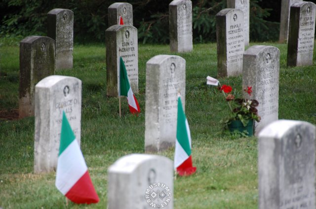 graveswithitalianflag.jpg