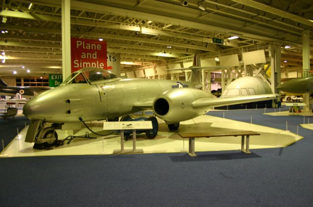 glostermeteorf8.jpg