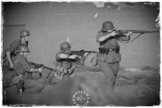 germansoldiersadvancingtoenemypositions.jpg