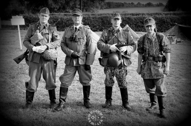 germansoldiersanduntersturmfhrer.jpg
