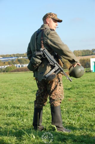 germansoldiersmoking.jpg