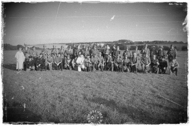 groupphotowithallreenactors.jpg