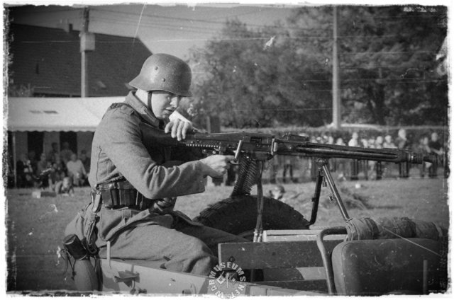 machinegunner.jpg