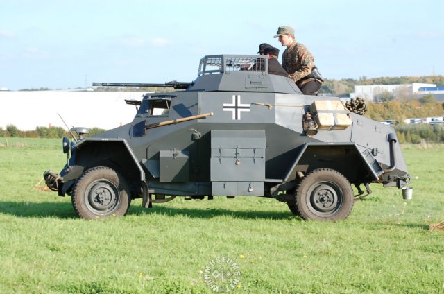 sdkfz22comingtothefront.jpg