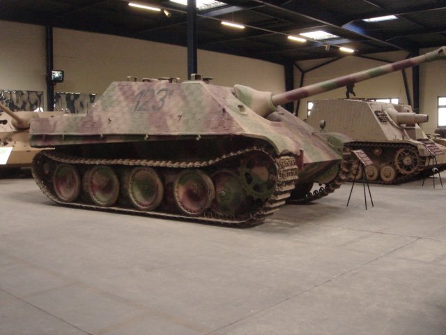 jagdpantherrightsideviewwithbrummbar.jpg