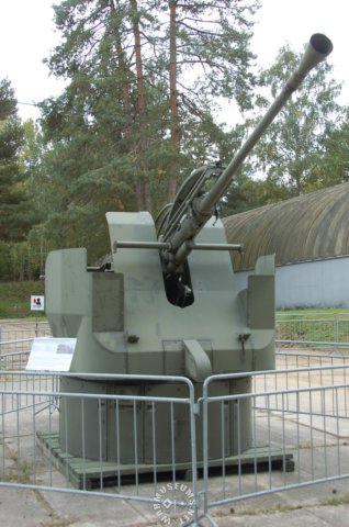 mmnavalantiaircraftgunm48l70bofors.jpg