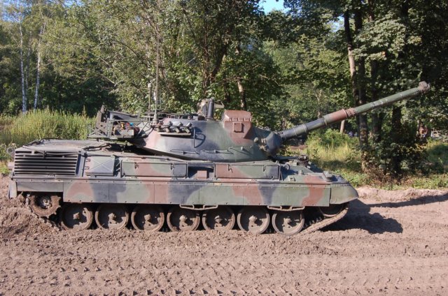 leopard1a4rightsideview.jpg