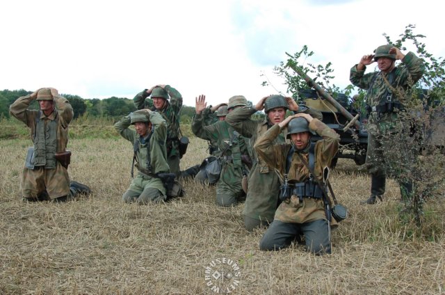 capturedgermansoldiers.jpg