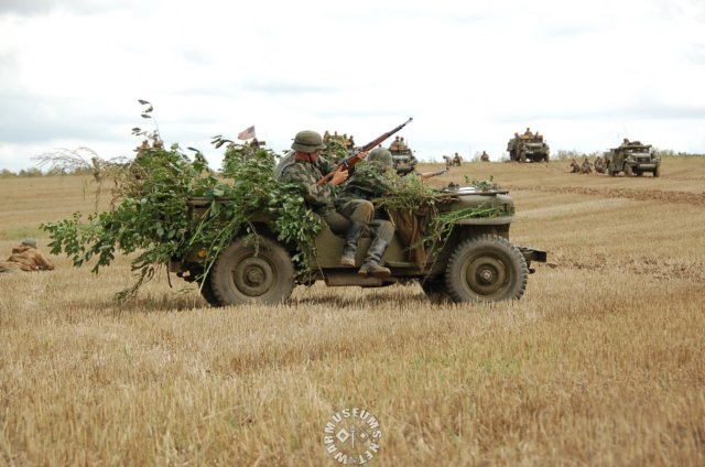 germansusingajeep.jpg