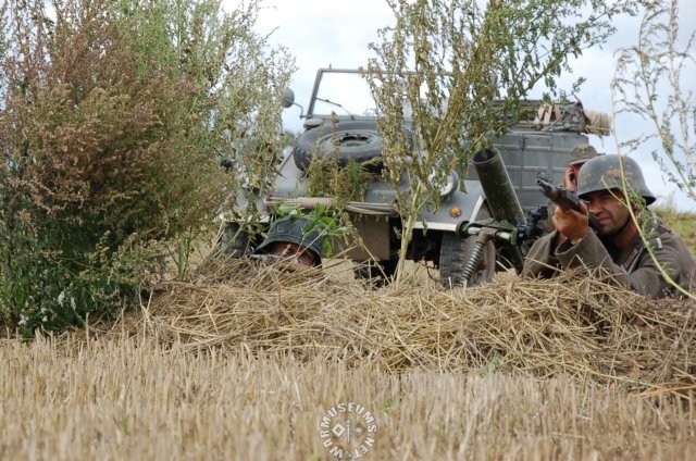 soldierswithmortarandkubelwagen.jpg