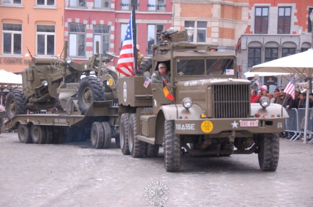ustruclwithtractorontrailer.jpg
