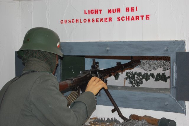 germanmg42gunner.jpg