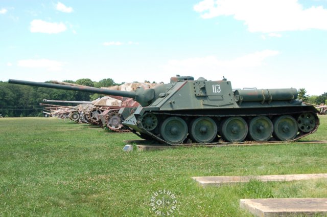 su100andvariousantitanks.jpg