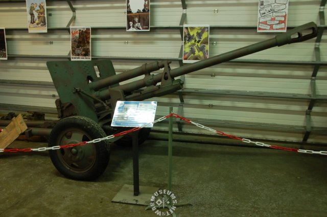 antitankandfieldgunzis3m1942.jpg