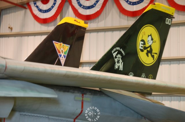 f14tailvf31squadron.jpg