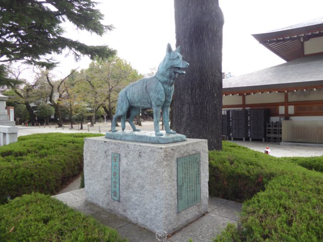 dogstatue.jpg