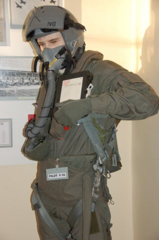 f16pilot.jpg